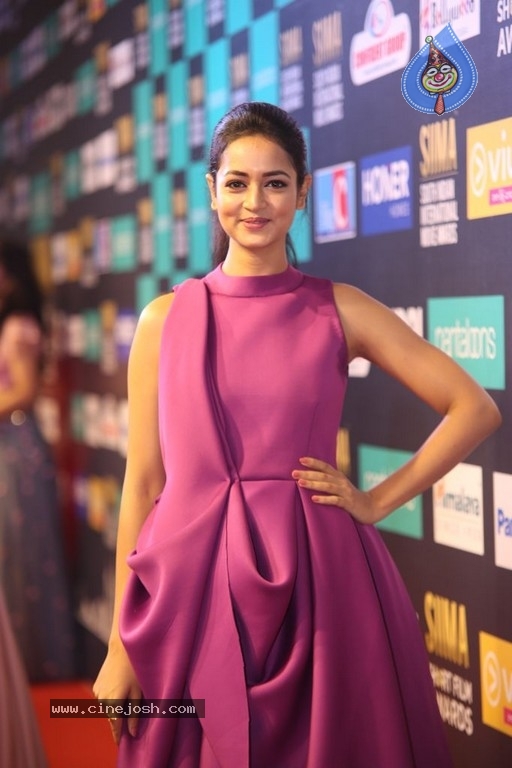 Shanvi Srivastava Gallery - 15 / 16 photos