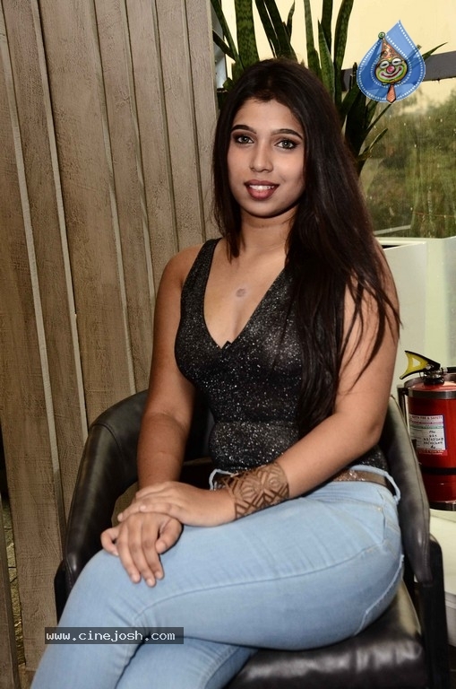 Sharon Sugatekar Images - 8 / 14 photos