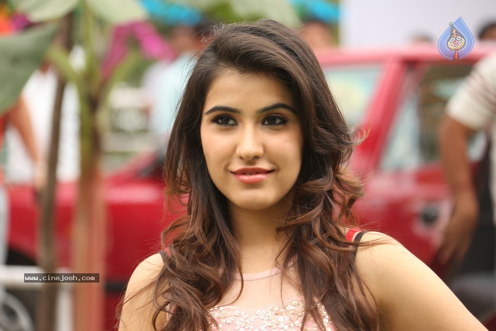 Sheena Bajaj Stills - 8 / 62 photos