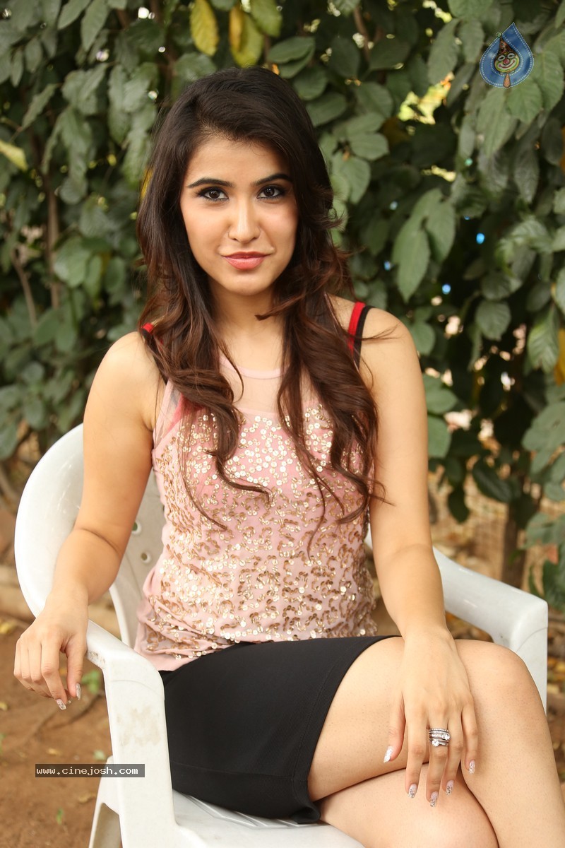 Sheena Bajaj Stills - 20 / 62 photos