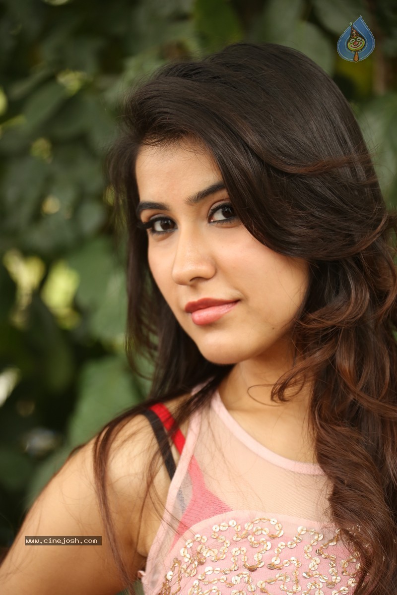 Sheena Bajaj Stills - 31 / 62 photos