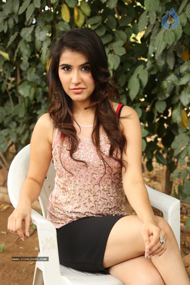 Sheena Bajaj Stills - 41 / 62 photos