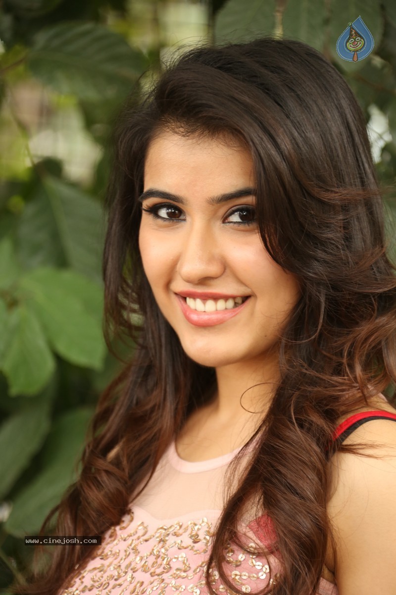 Sheena Bajaj Stills - 48 / 62 photos