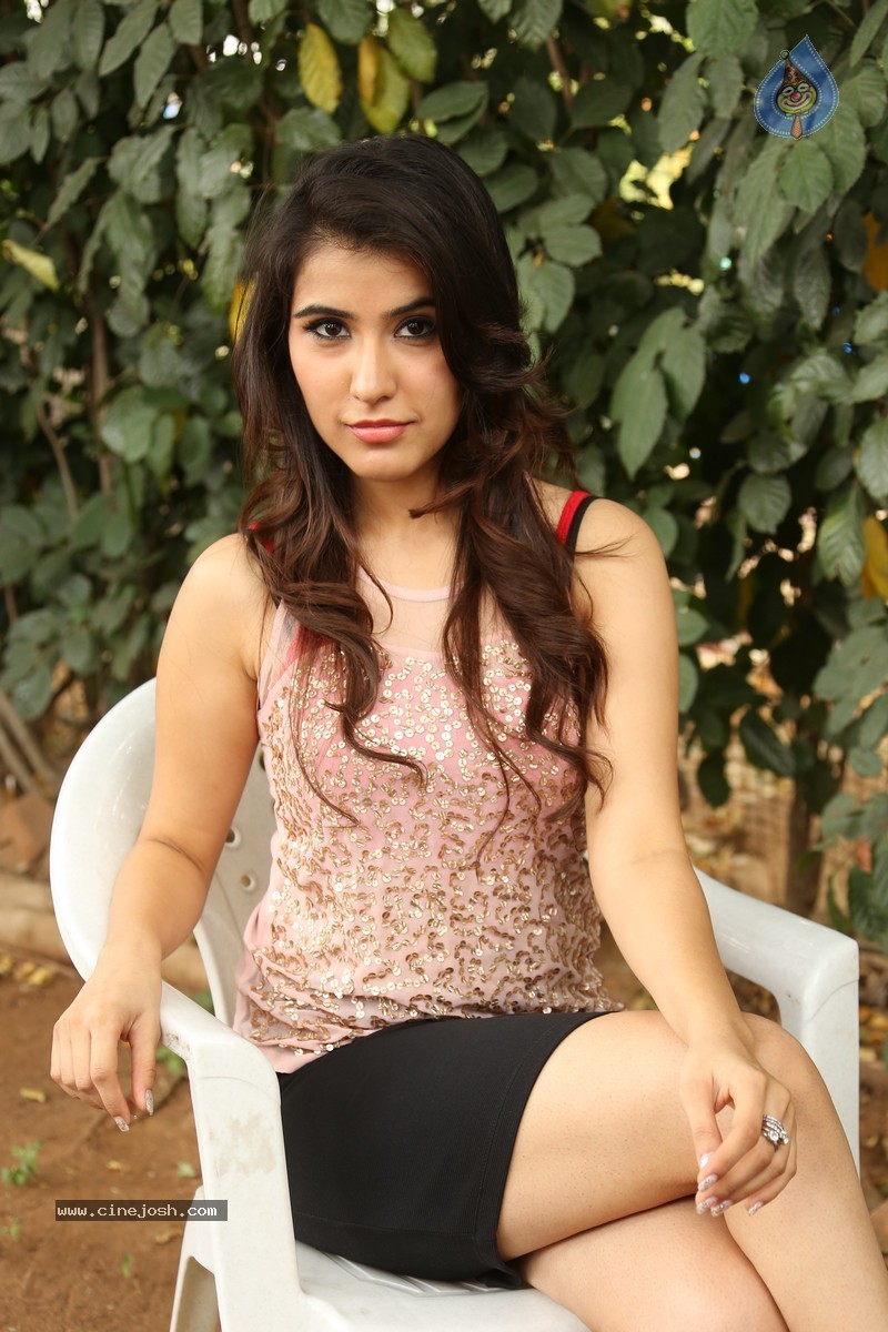 Sheena Bajaj Stills - 52 / 62 photos