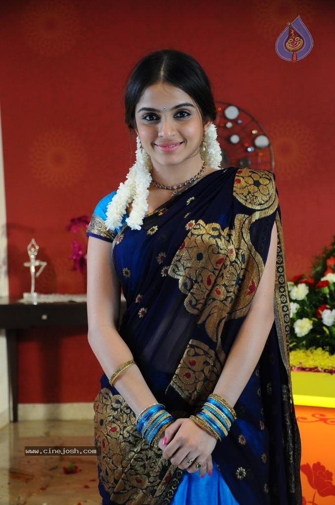 Sheena Cute Gallery - 30 / 62 photos