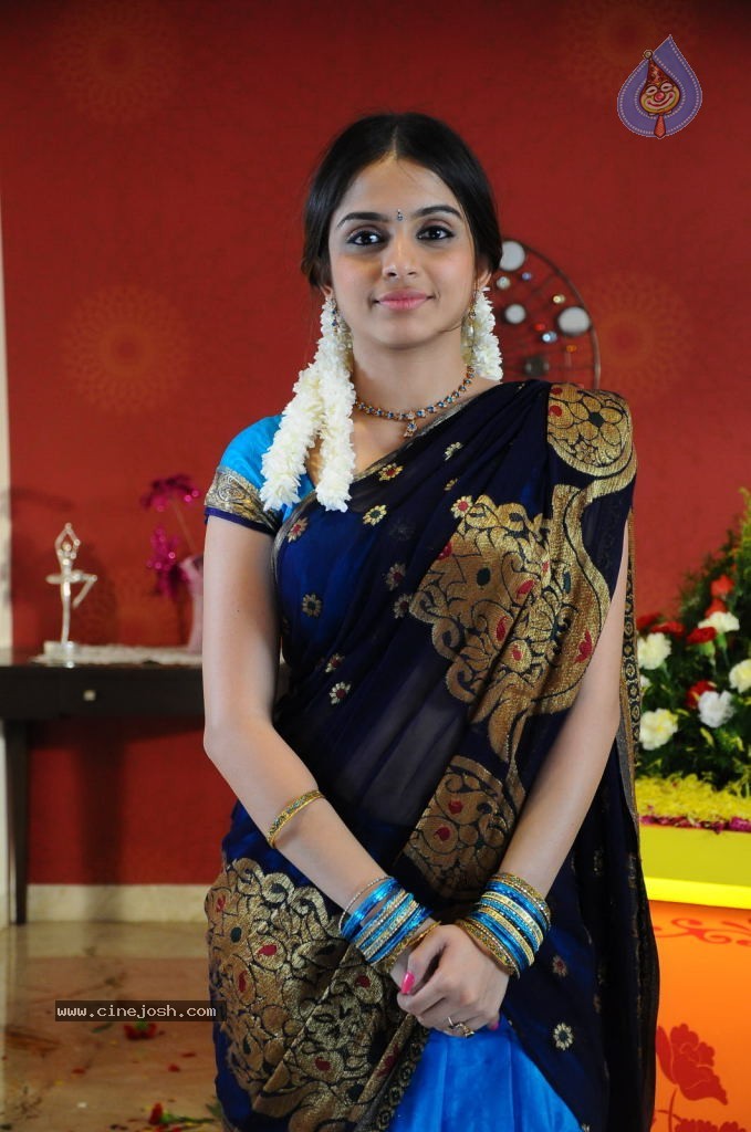 Sheena Cute Gallery - 61 / 62 photos