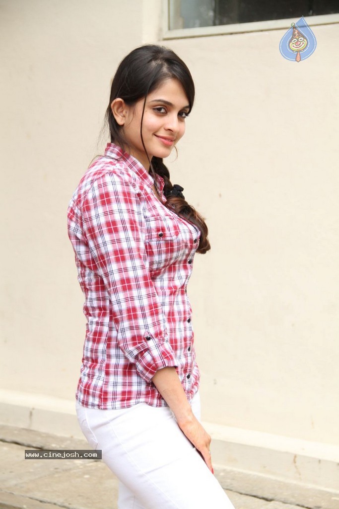 Sheena New Pics - 38 / 119 photos