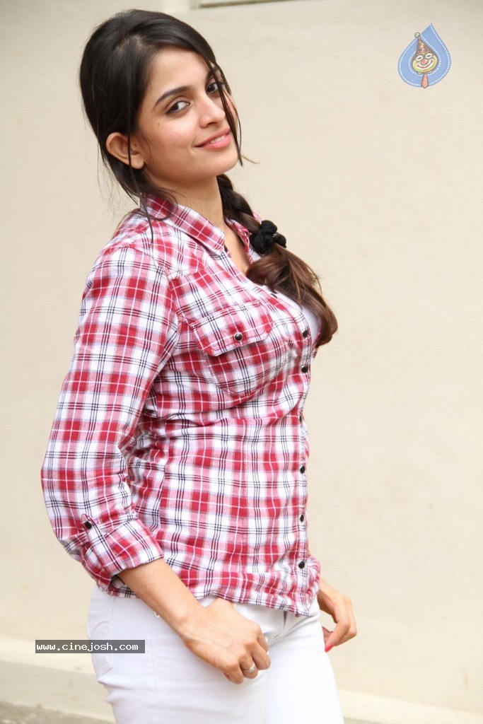 Sheena New Pics - 68 / 119 photos