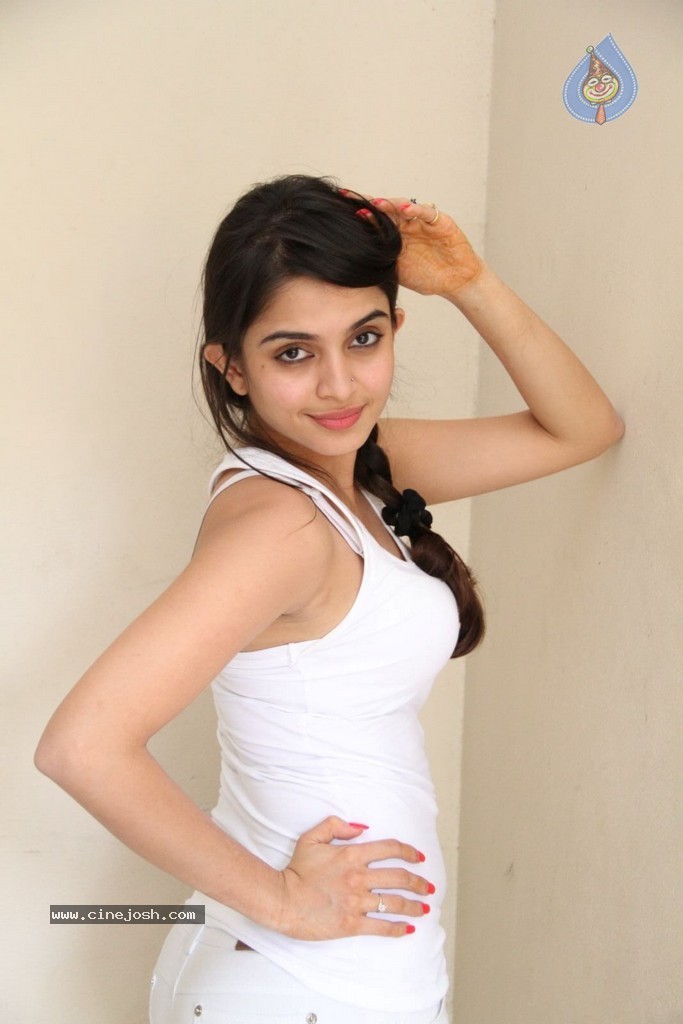 Sheena New Pics - 102 / 119 photos