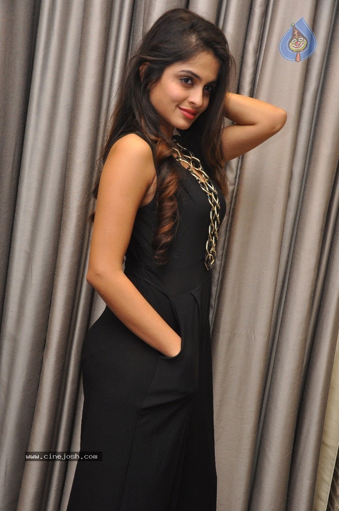 Sheena New Pics - 15 / 48 photos