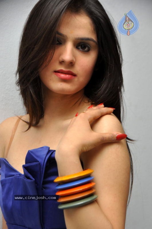 Shefali Sharma Hot Stills - 22 / 80 photos