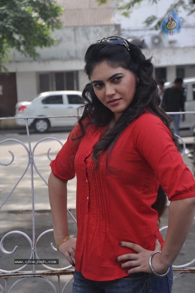 Sherin Stills - 12 / 26 photos