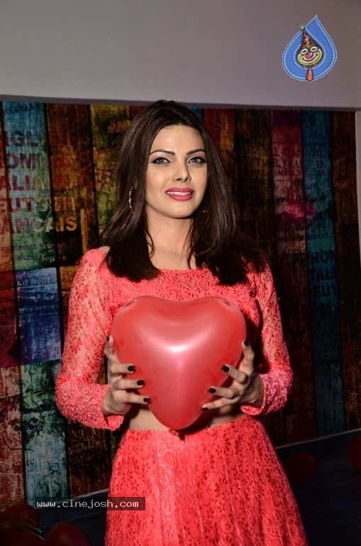 Sherlyn Chopra Stills - 5 / 21 photos