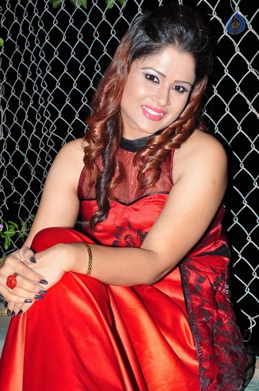 Shilpa Chakravarthy Pics - 18 / 48 photos