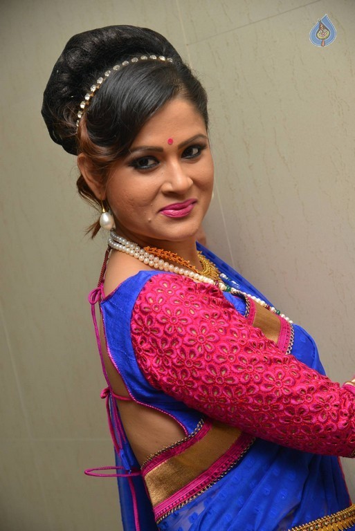 Shilpa Chakravarthy Pics - 14 / 21 photos