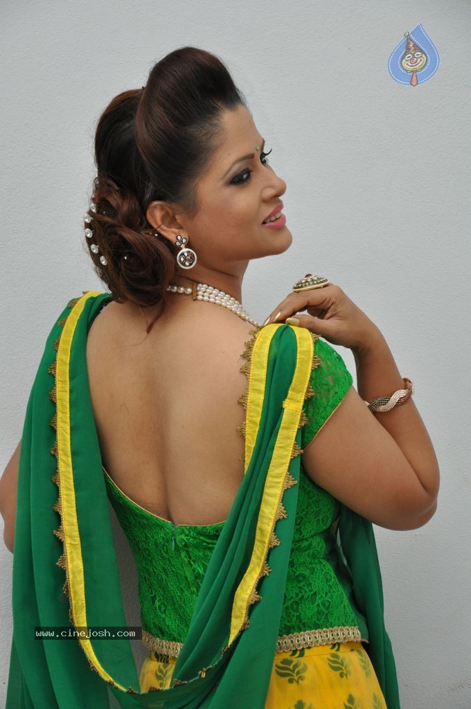 Shilpa Chakravathy Pics - 13 / 60 photos