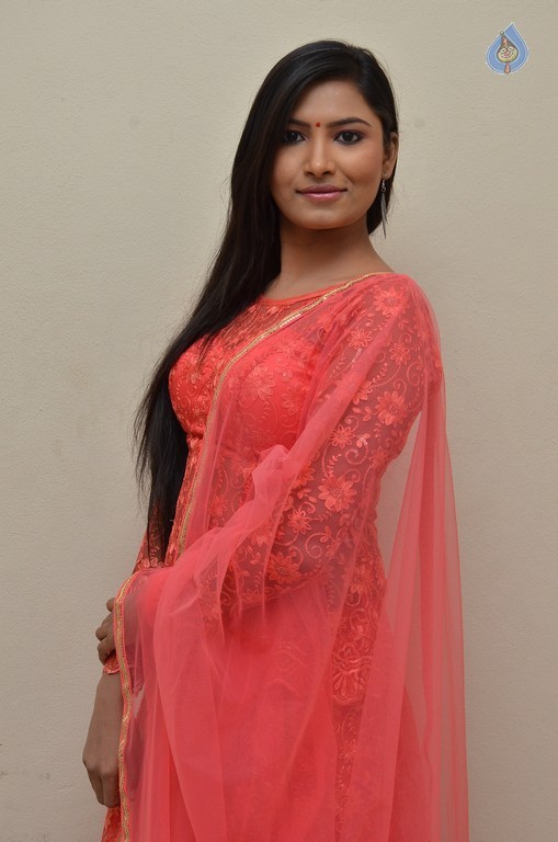 Shilpa New Images - 1 / 61 photos