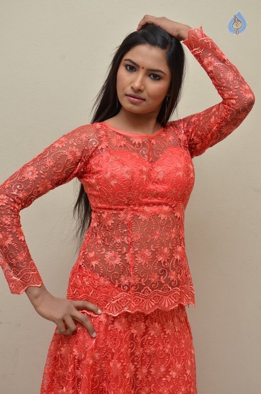 Shilpa New Images - 29 / 61 photos