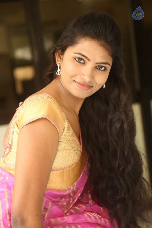 Shilpa New Photos - 5 / 29 photos