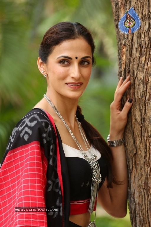 Shilpa Reddy Pics - 2 / 19 photos