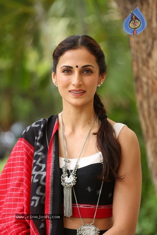 Shilpa Reddy Pics - 8 / 19 photos