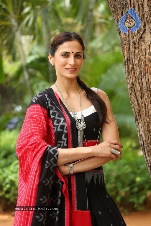 Shilpa Reddy Pics - 16 / 19 photos