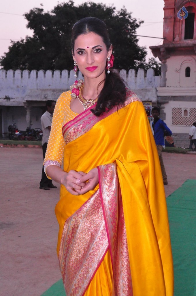 Shilpa Reddy Pics - 15 / 35 photos