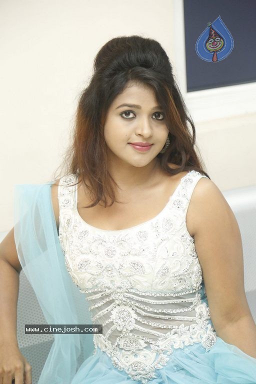 Shilpa Sri Pics - 11 / 49 photos