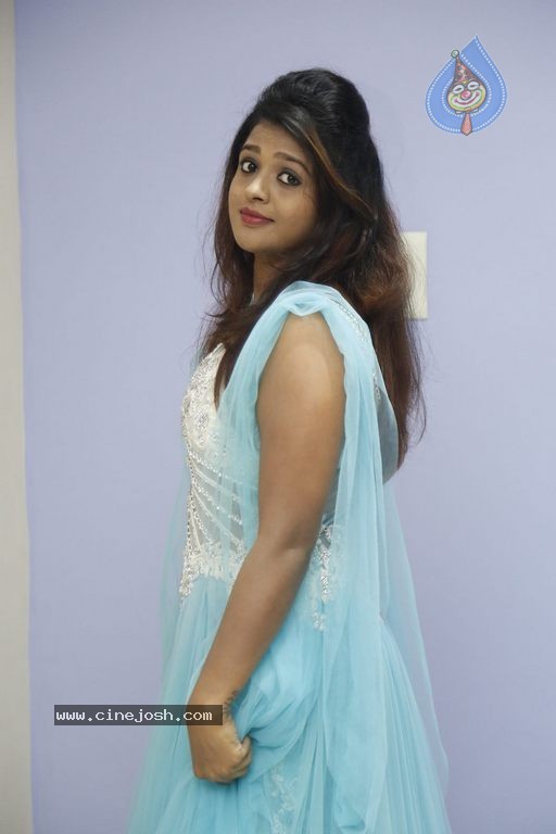 Shilpa Sri Pics - 14 / 49 photos