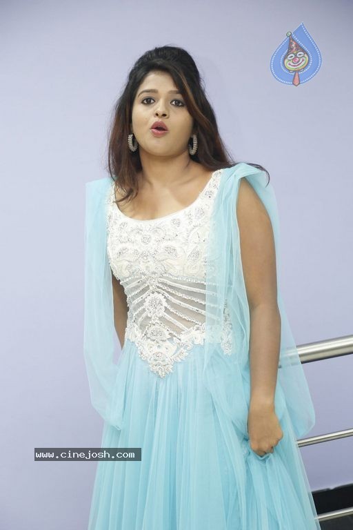 Shilpa Sri Pics - 19 / 49 photos