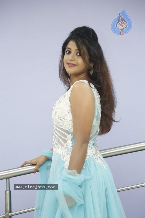 Shilpa Sri Pics - 23 / 49 photos