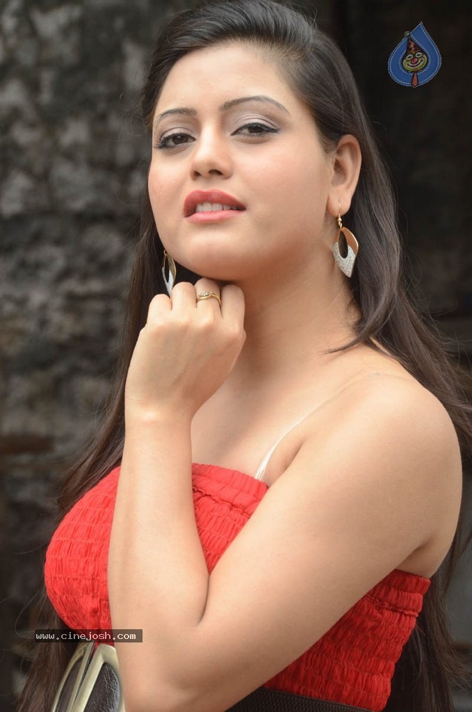 Shipra New Stills - 23 / 42 photos