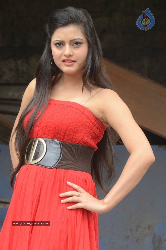 Shipra New Stills - 28 / 42 photos