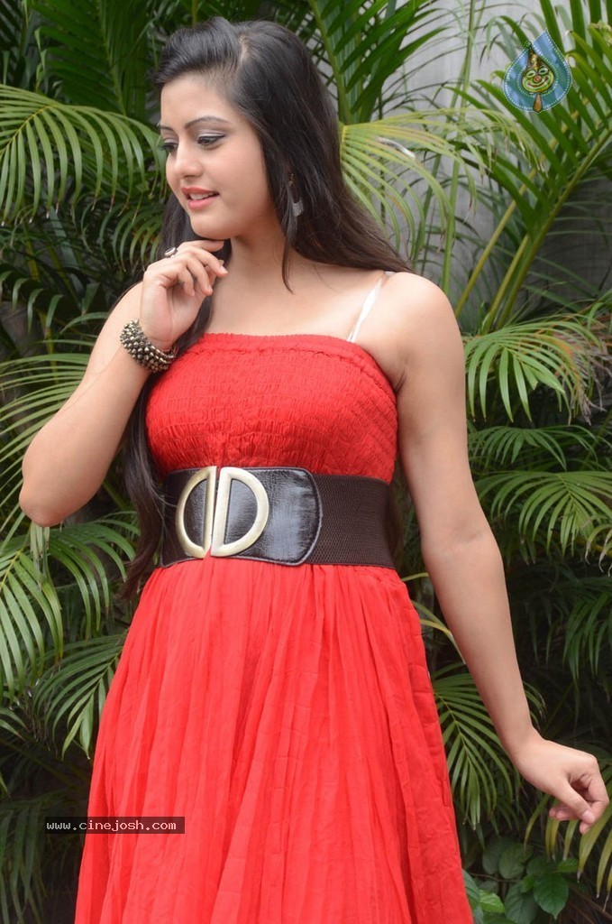 Shipra New Stills - 29 / 42 photos