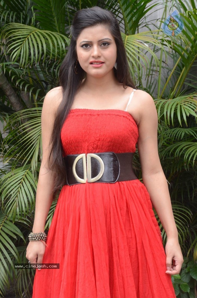 Shipra New Stills - 30 / 42 photos