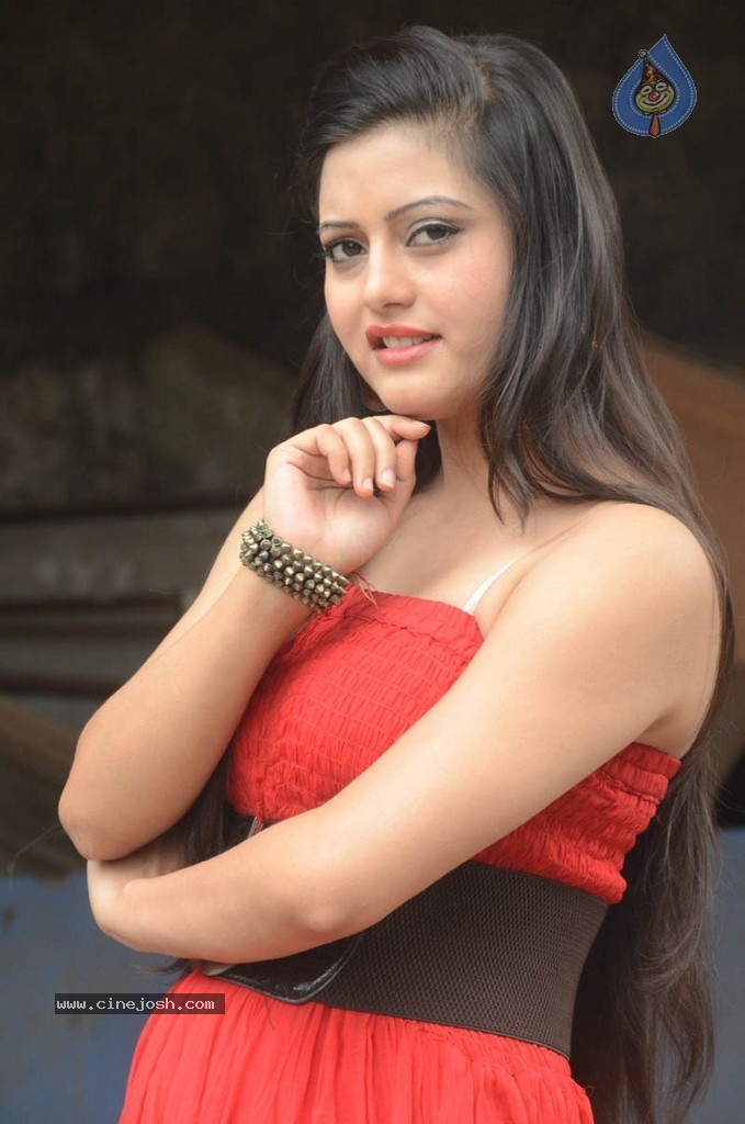 Shipra New Stills - 34 / 42 photos