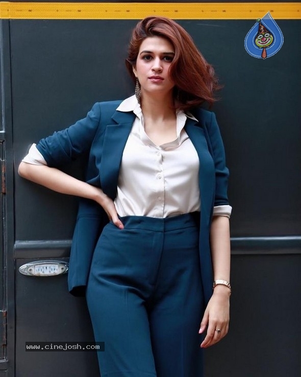 Shraddha Das Photos - 8 / 13 photos