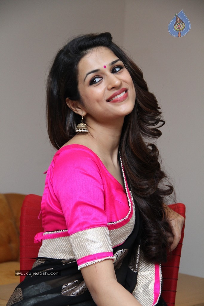 Shraddha Das Stills - 18 / 67 photos