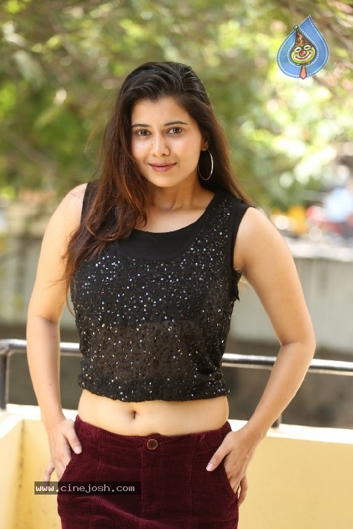 Shraddha Sharma Stills - 19 / 21 photos