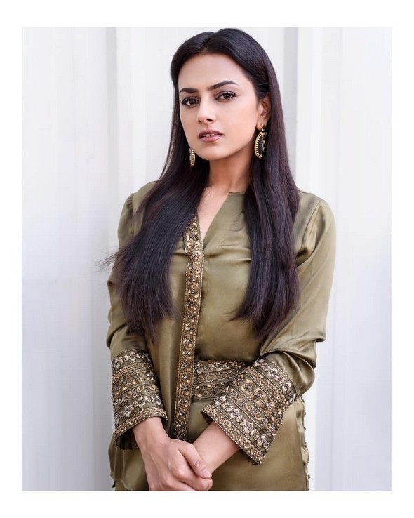 Shraddha Srinath Photos - 2 / 12 photos