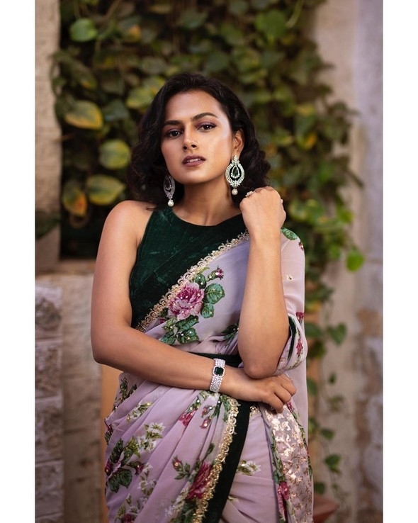 Shraddha Srinath Photos - 6 / 12 photos