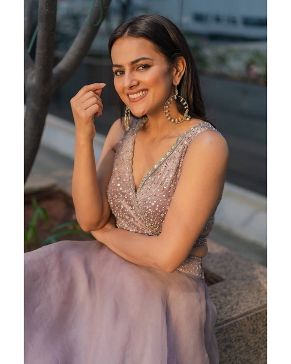 Shraddha Srinath Photos - 15 / 17 photos