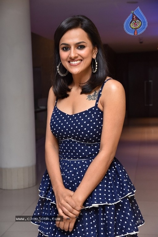 Shraddha Srinath Photos - 20 / 21 photos