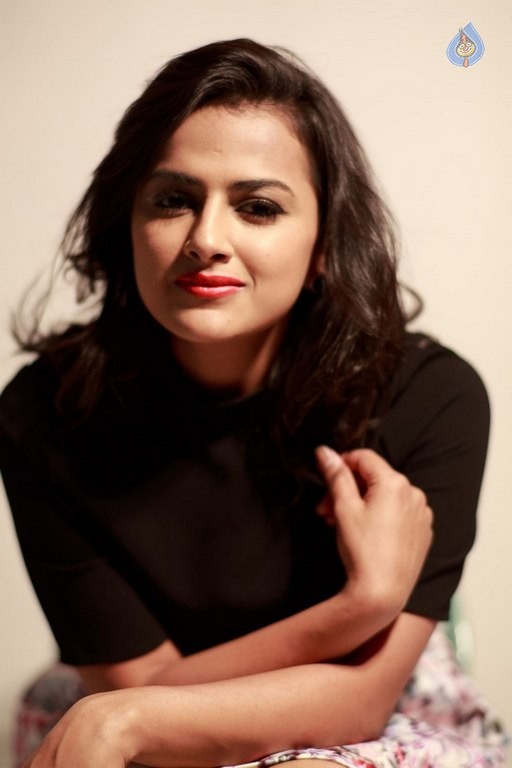 Shraddha Srinath Photos - 22 / 24 photos