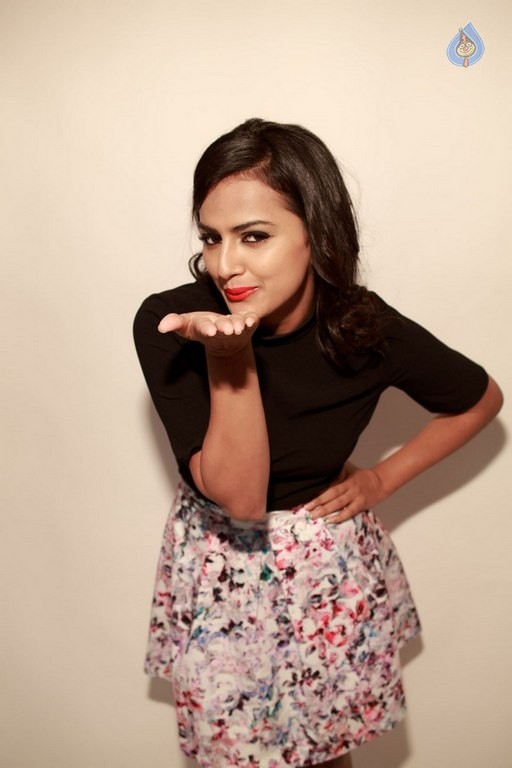 Shraddha Srinath Photos - 23 / 24 photos