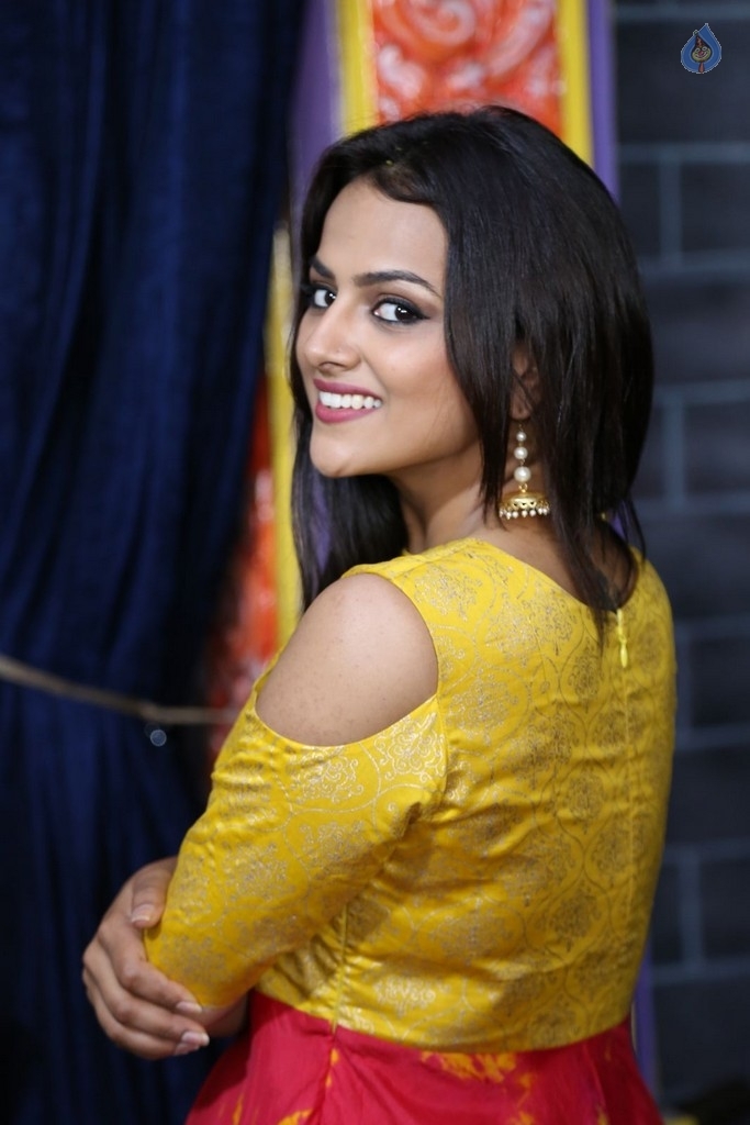 Shraddha Srinath Stills - 18 / 35 photos