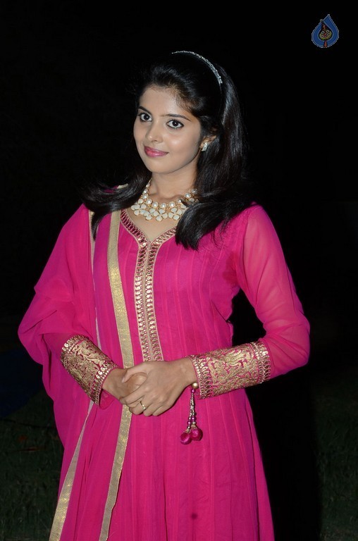 Shravya Gallery - 4 / 40 photos