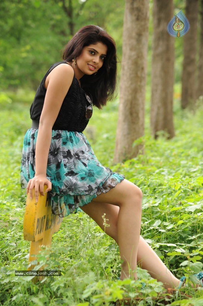 Shravya Hot Gallery - 34 / 35 photos