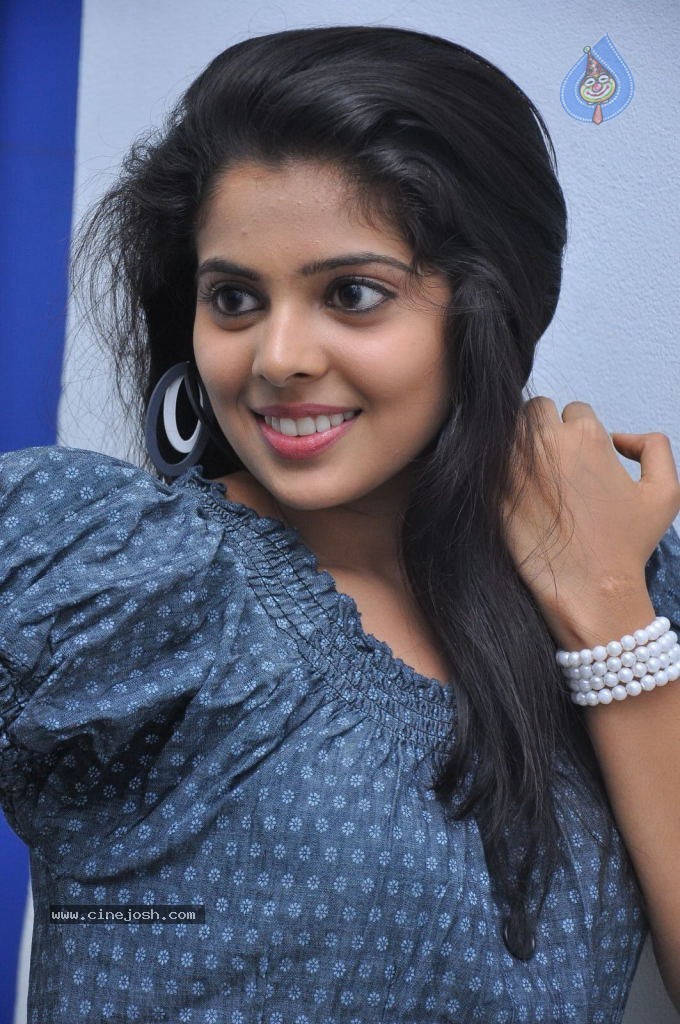 Shravya Hot Gallery - 20 / 87 photos