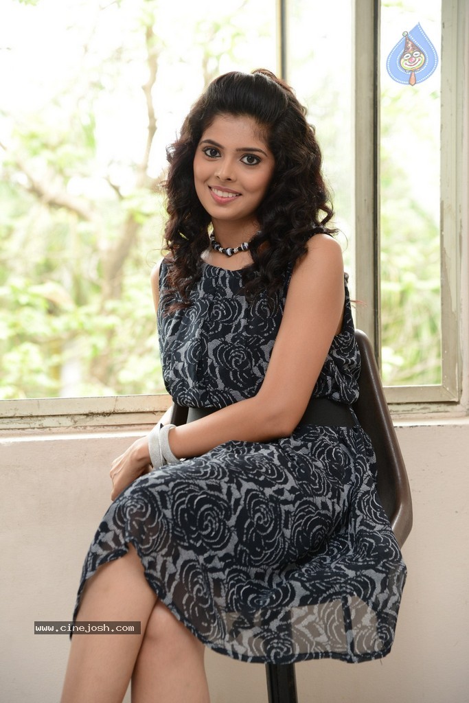 Shravya New Pics - 72 / 98 photos